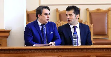 Ще хвърли ли Петков държавата на уличните кучета?