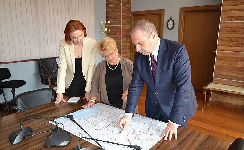 Караджов каза на посланичка кога ще ремонтира Дунав мост