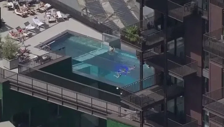 Уникално чудо! Басейн в небето