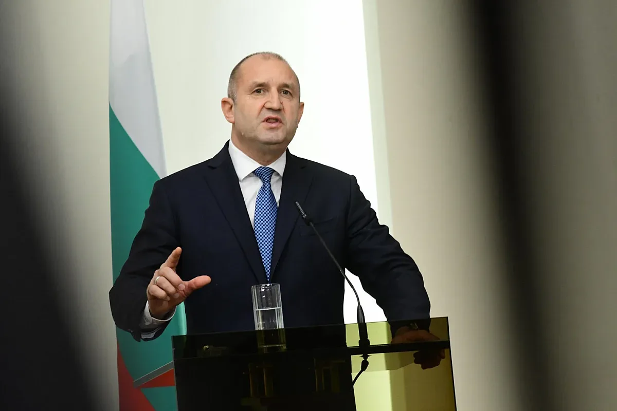 Радев стяга служебен кабинет. Два варианта за премиер