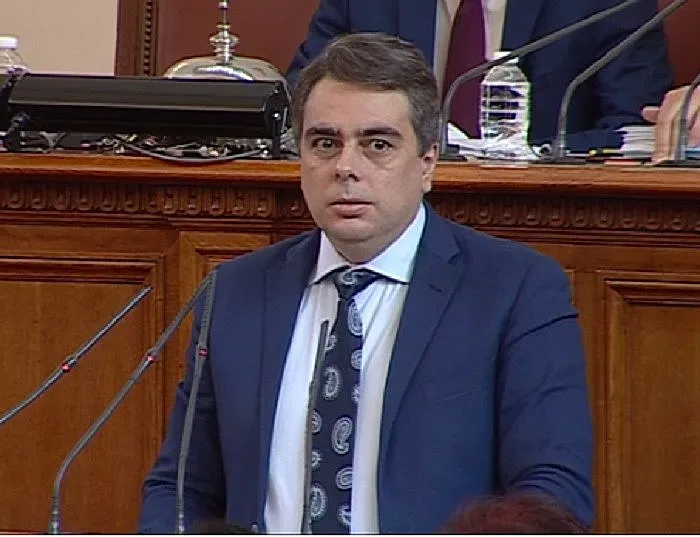 Василев повиши тона, Карадайъ го приземи