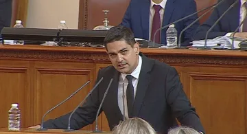 Скандално изказване на Радостин Василев в парламента