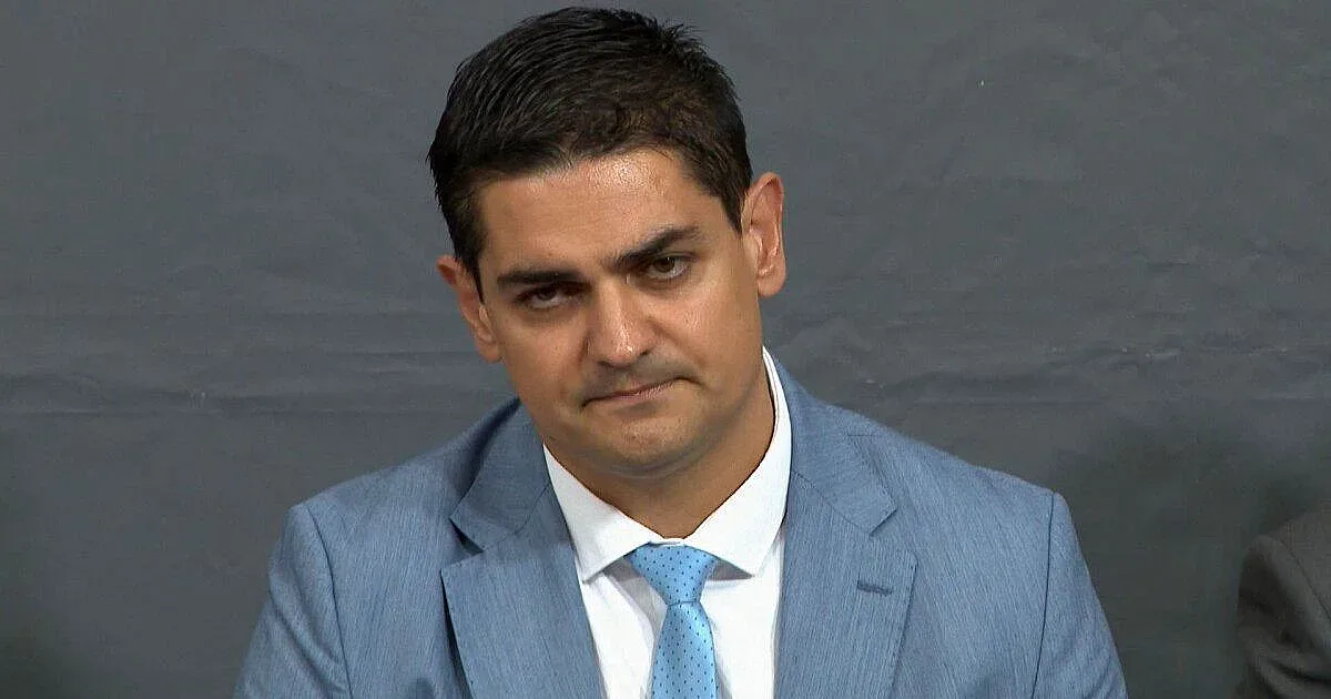 Радостин Василев жестоко обиден, атакува новата мафия