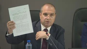 Караджов шамароса Петков. Вади документи, разкрива корупция