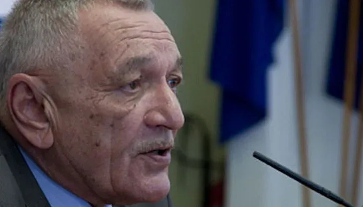 Отиде си лекар, който беше легенда и политик с чувство за хумор