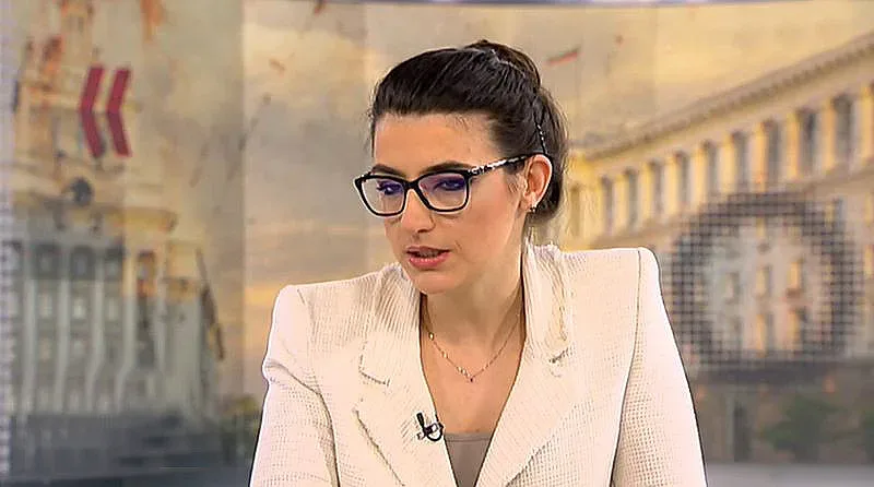 Лена отговори на Слави Трифонов. Кой е тряскал врати в МС