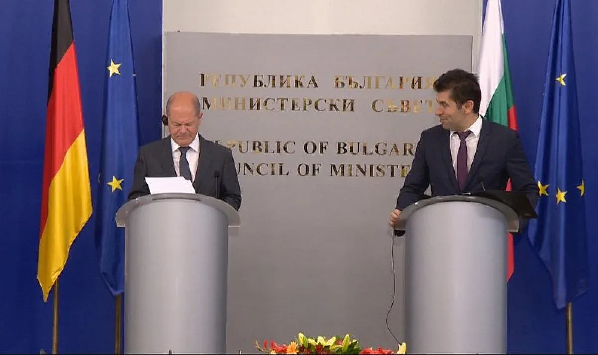 Шолц щракна капана на Петков. Защо го натиска