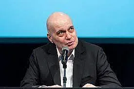 Още ли пее Слави? Прати послание на премиера