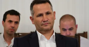 Какво става? Охрана за зам.-министър
