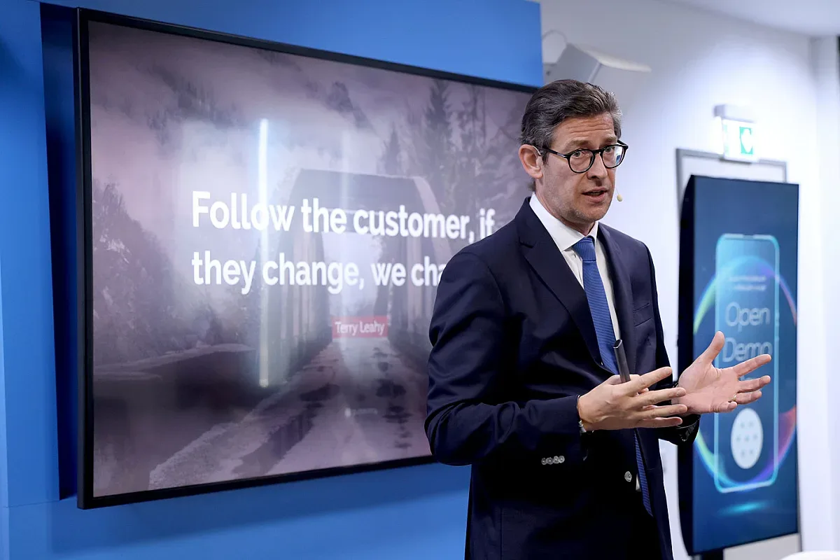 Огромен ръст на мобилното банкиране на ОББ