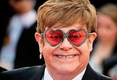 Надпреварата започна. Изумителни цени за вещите на Елтън Джон