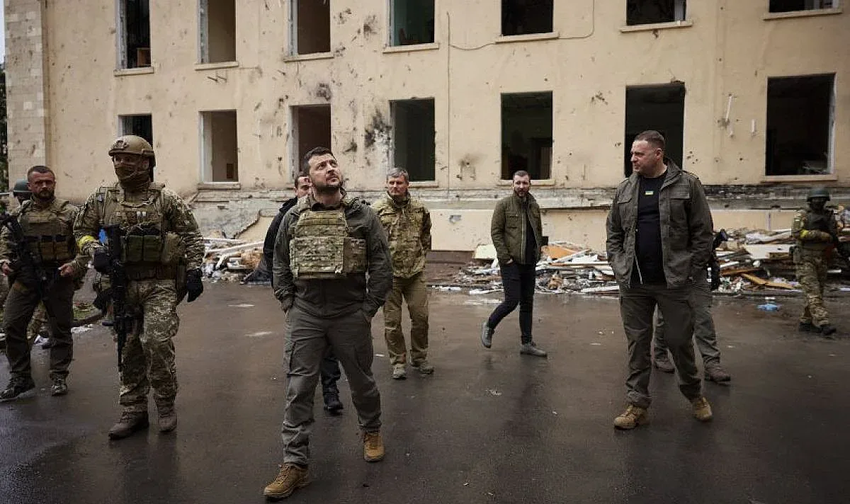 Зеленски на фронта. Лондон му праща мощни оръжия