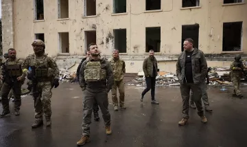 Зеленски на фронта. Лондон му праща мощни оръжия