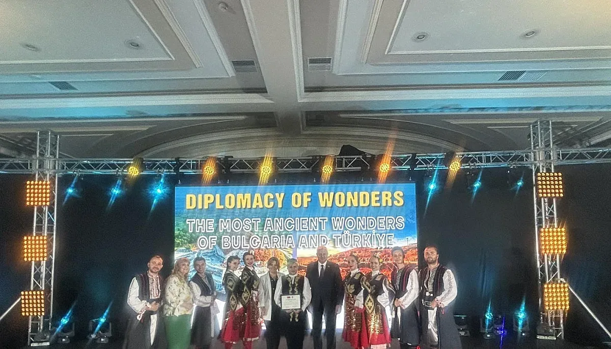 Уникални клипове! Посланици с овации за най-древните Чудеса на България и Турция