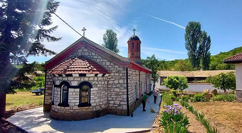 Храмът в Осмар граден с камък от Преславската крепост