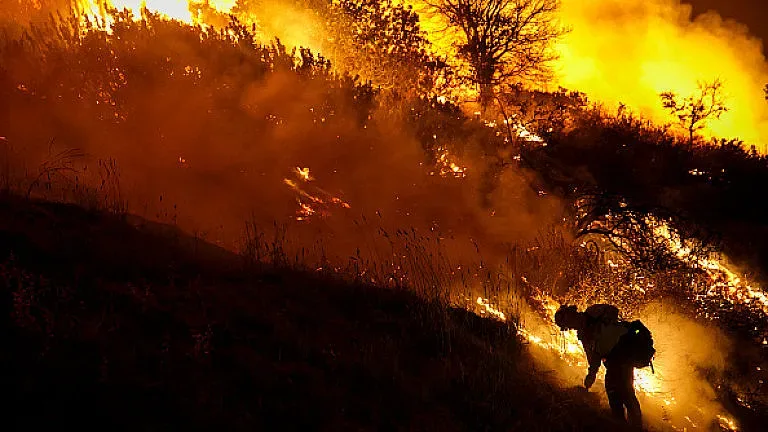 Край Атина е страшно! Евакуират хора