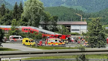 Голяма драма в Германия. Влак дерайлира, десетки ранени (ОБНОВЕНА)