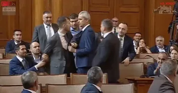 Сезонът на голямото политическо оправяне