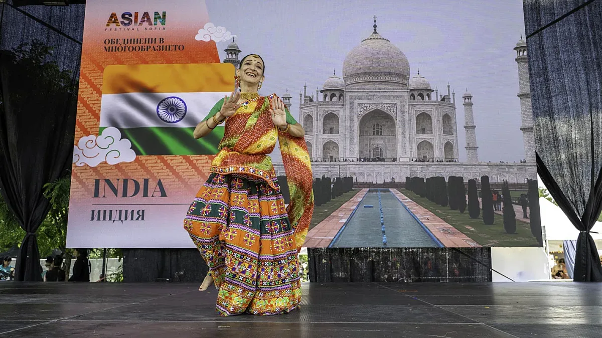 Азиатски фестивал украси София и събра над 18 000 лв. за недоносени деца