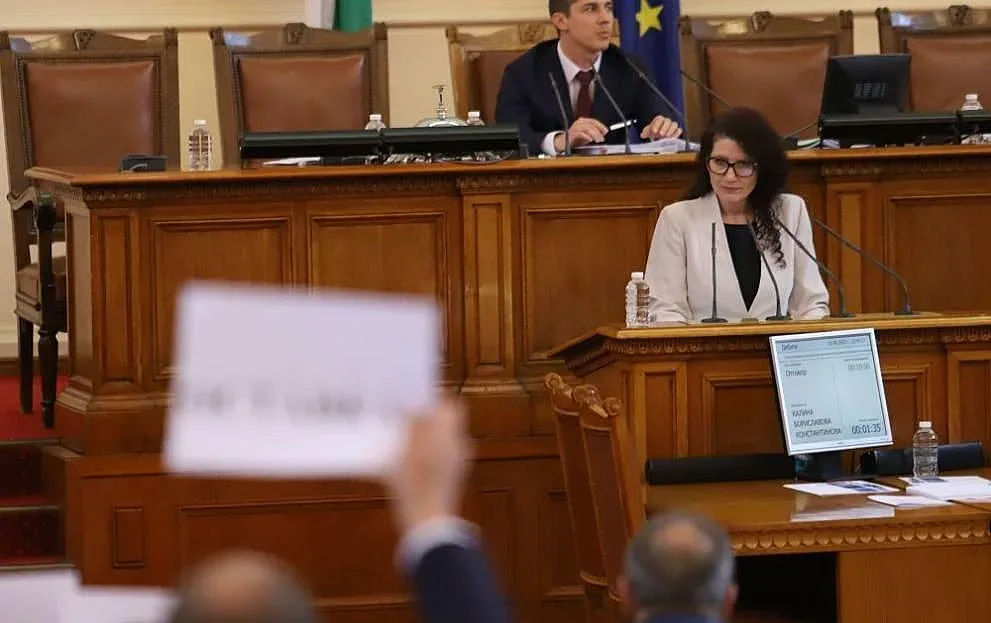 ГЕРБ излъгаха правилника на НС за оставка на Константинова