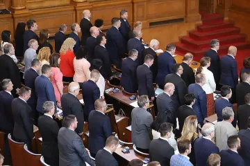 С вой на сирени си спомнихме подвига на Ботев, депутатите също
