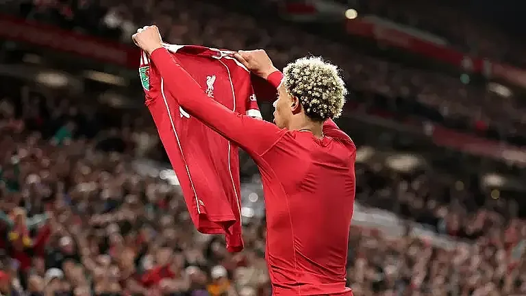 Екитике доброволно дава титулярното място на Исак