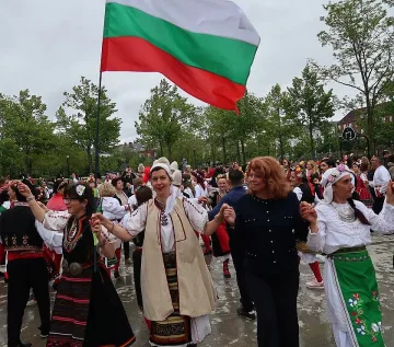 Йотова откри Фолклорния събор в Копенхаген и поведе традиционното хоро