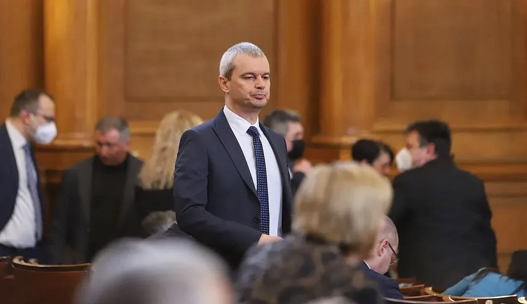 Костадинов прави референдум срещу "предателите" на лева