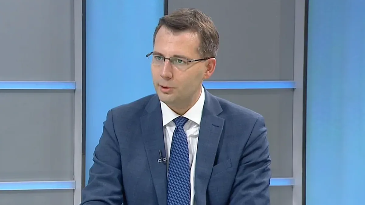 Ст. Анастасов за СТАНДАРТ: Петков бърза там, където са големите пари