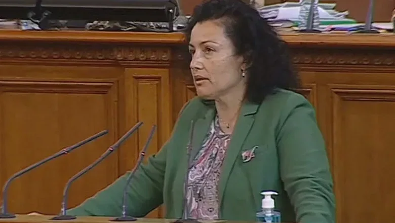 ГЕРБ-СДС скочи на "Промяната" за земеделието. Съсипахте го, заяви Танева