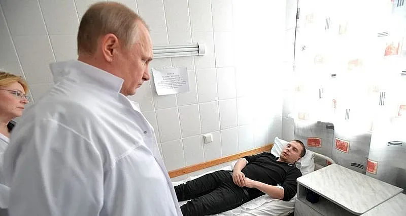 Путин облече бяла престилка, изплаши цяла болница