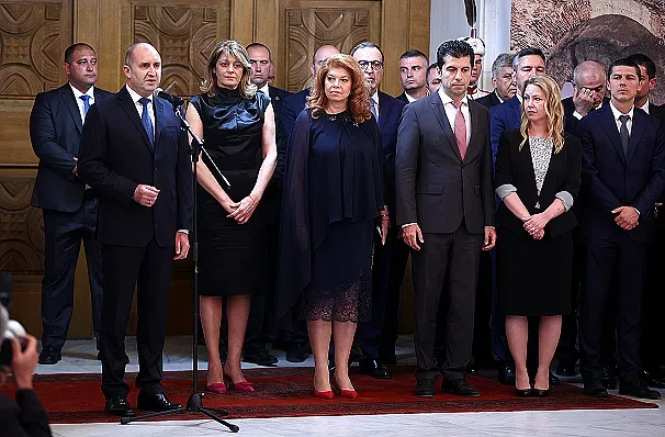 Радев и Петков отново заедно. Ще разговарят ли?