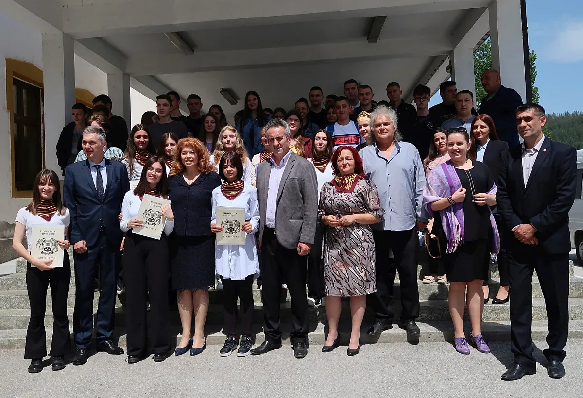 Вицепрезидентът чества 24 май с българи в Босилеград