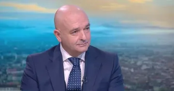 Ген. Мутафчийски показа подаръка, който не може да забрави