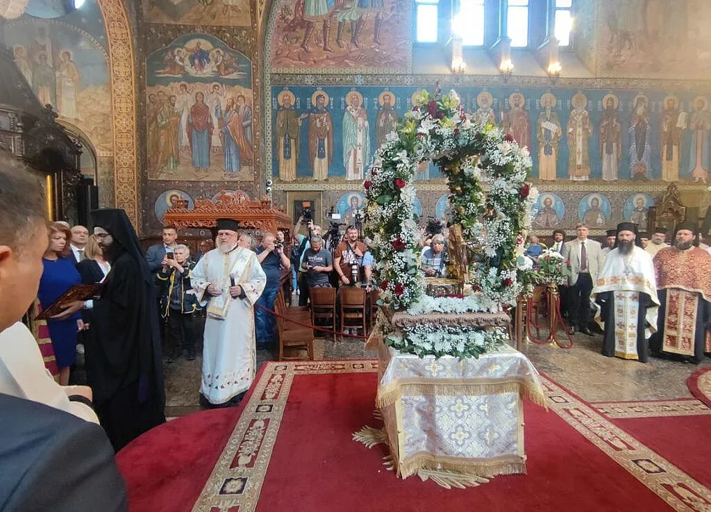 Нощни опашки пред мощите на Кирил и Методий