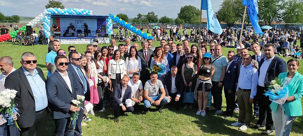 Карадайъ даде знак от Пристое. Посочи правилния път на България