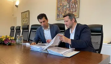 Петков защитава зам.-министър, тръгна на война с частна фирма
