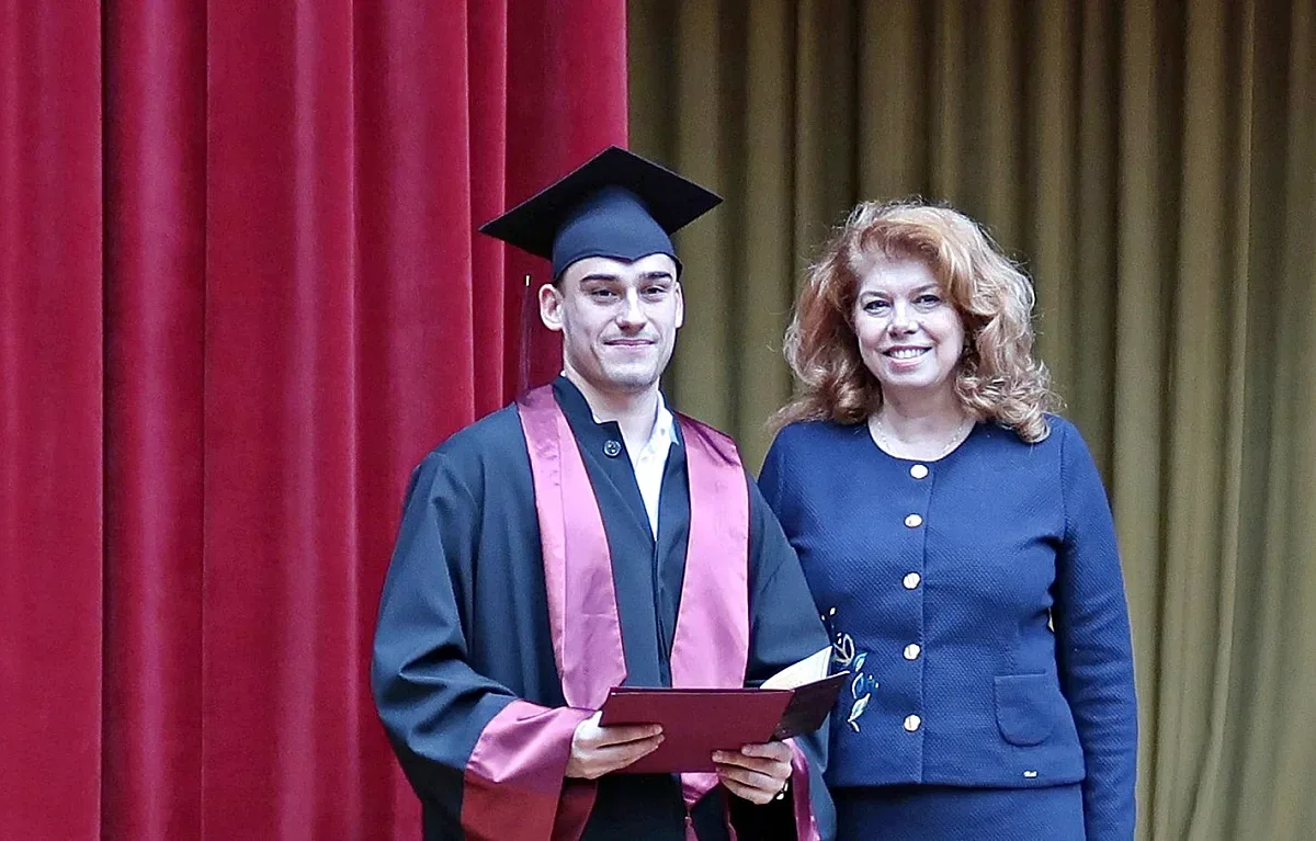 Йотова с послание към бъдещите дипломати от УНСС