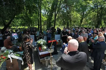 Стотици се простиха с големия Астор