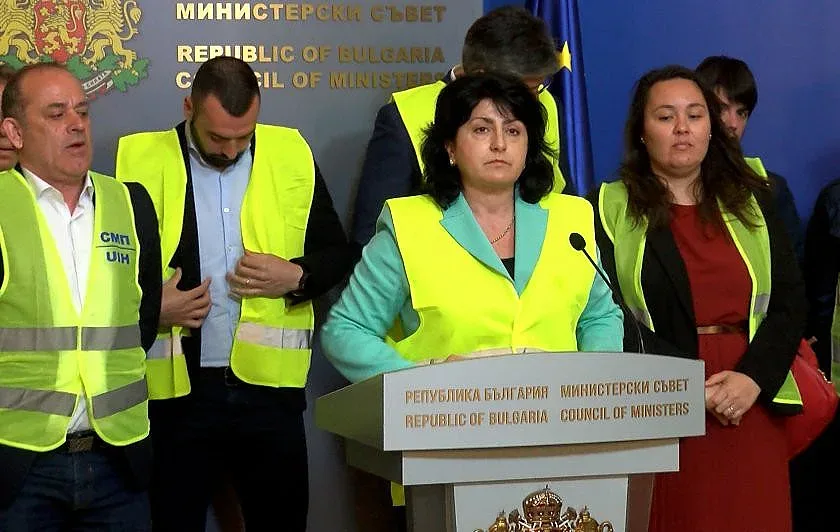 Оставка и съд! Лидер на превозвачите заплаши транспортния министър