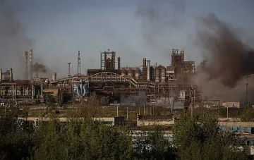 Азовци вдигнаха бялото знаме. Започна евакуация