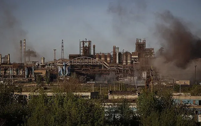 Азовци вдигнаха бялото знаме. Започна евакуация