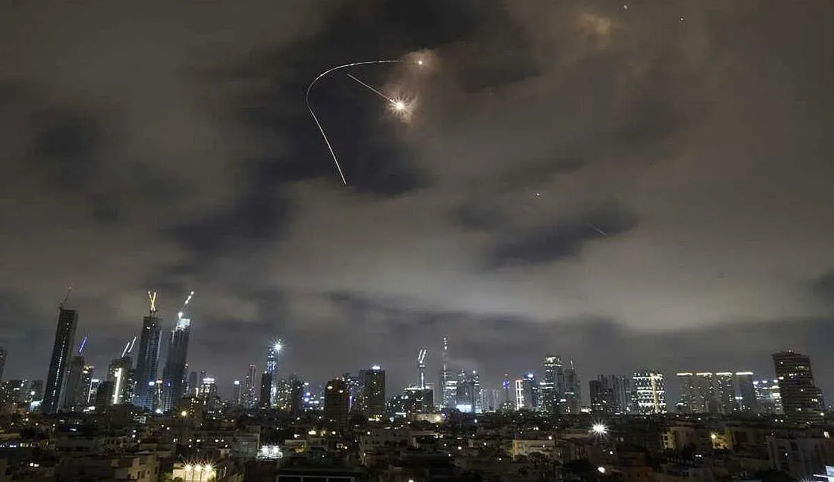 Ирански ракети летят към Израел, атакуват граждански обекти