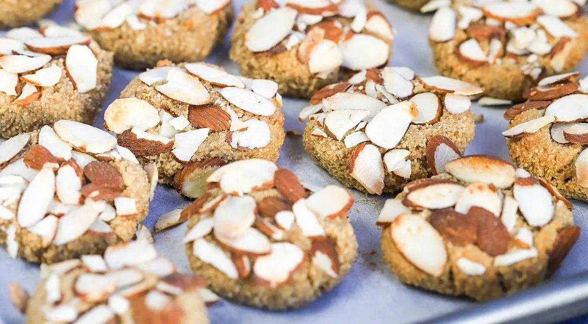 Вижте как да си направите у дома най-вкусните бадемови бисквити