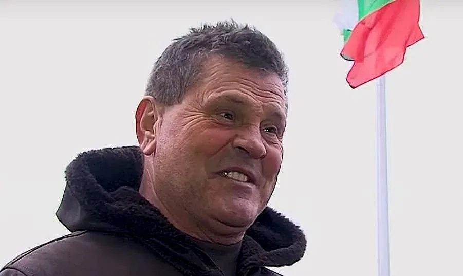 Черногорец ни засрами с почитта си към знамето. Кой е Исмаил Абазович