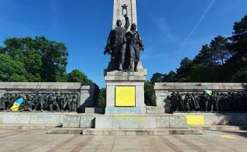 Украинско знаме и на Братската могила. Русия много гневна