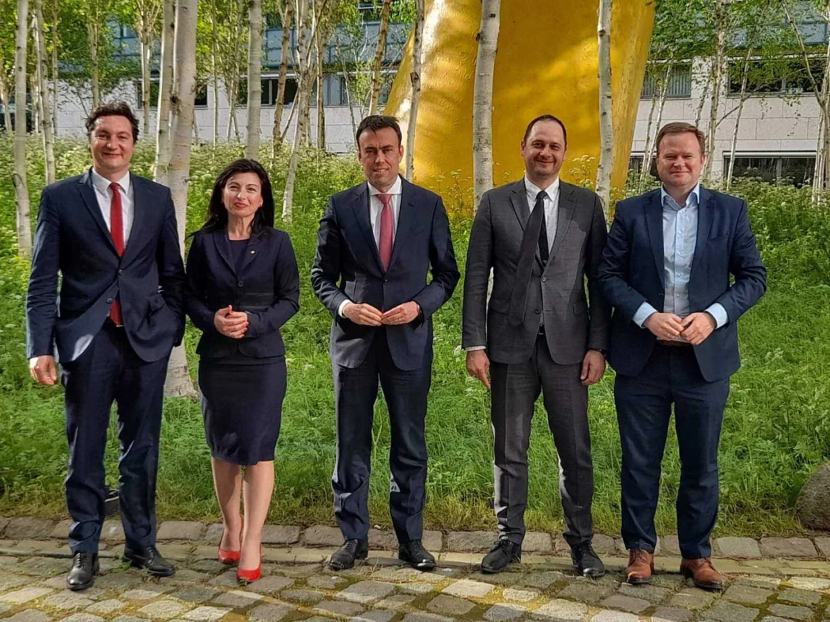 Знакови лица от БСП с важна визита в Берлин