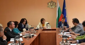 Нинова погна институциите да решават проблема с горивата
