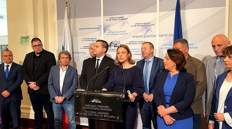 Хората на Слави обсъждали референдум за помощта за Украйна