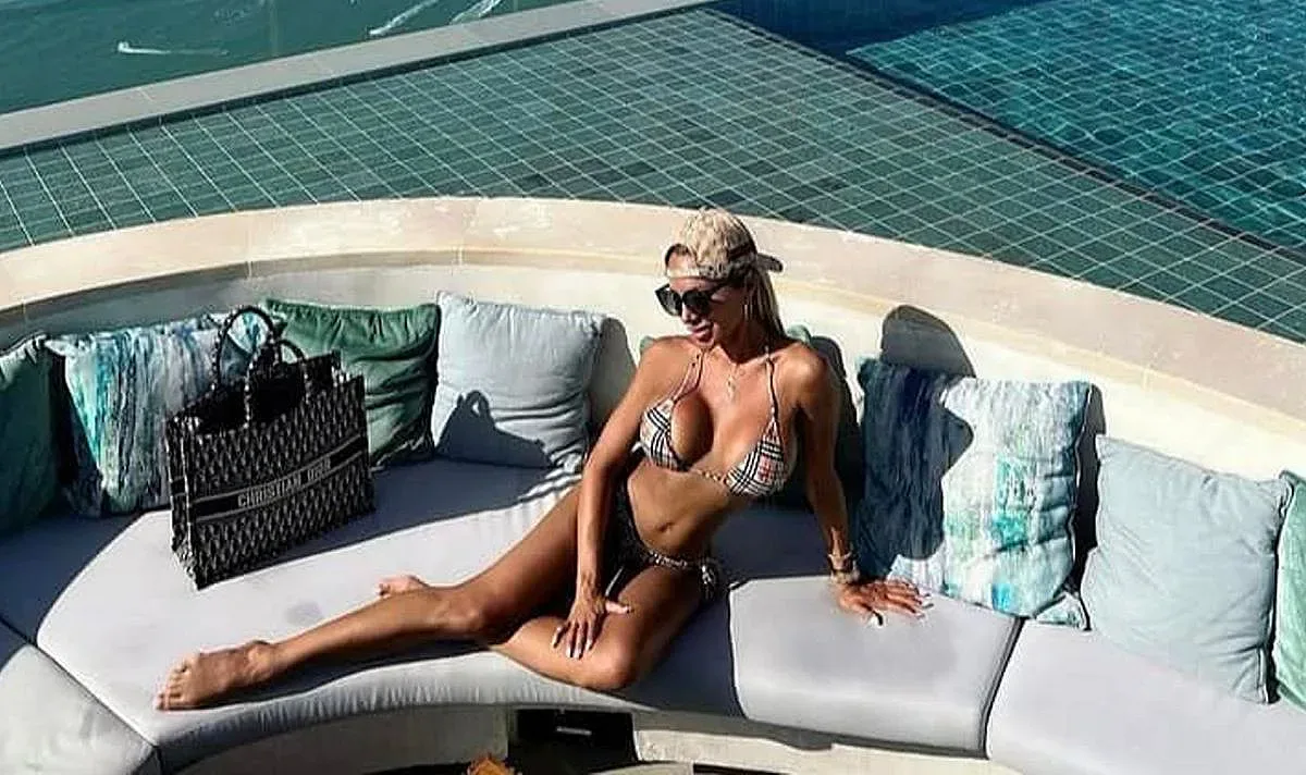 Русата Златка се появи. Кой е до нея?